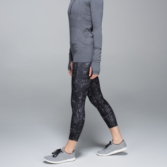 Lululemon Runday Crop Full On Luxtreme Sz4 - Picture 3 of 10